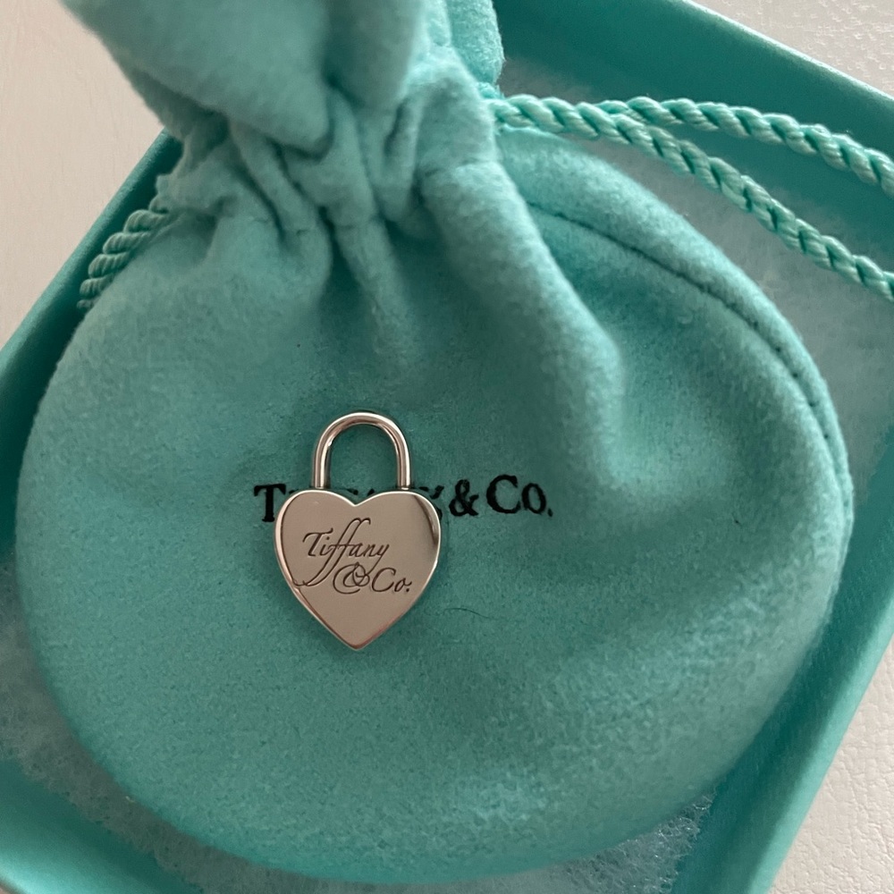 Tiffany & Co‎ notes lock